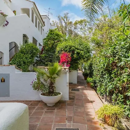Apartment Marina Puerto Banus By Hostlovers